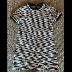 Comfortable T-Shirt Dress (black/white) with fun pattern.